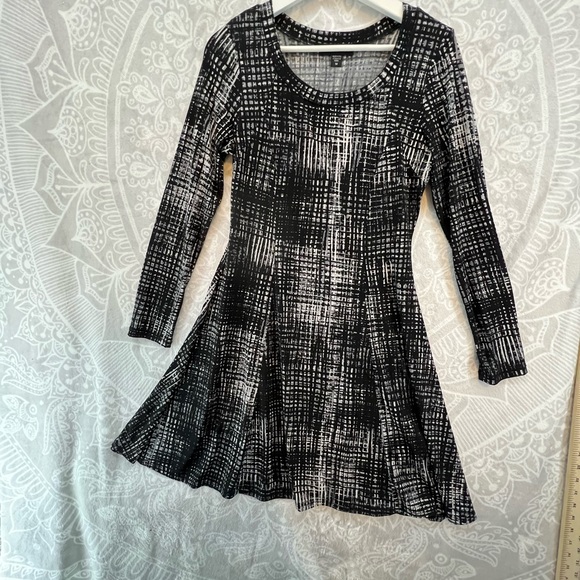 KAREN KANE BLACK GRAY WHITE PRINT LONG SLEEVE DRESS COMFORTABLE BEAUTIFUL EUC M - Picture 5 of 11